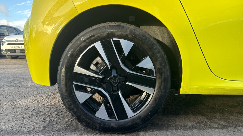 Peugeot 208 1.2 PureTech 100 Allure 5dr Petrol Hatchback